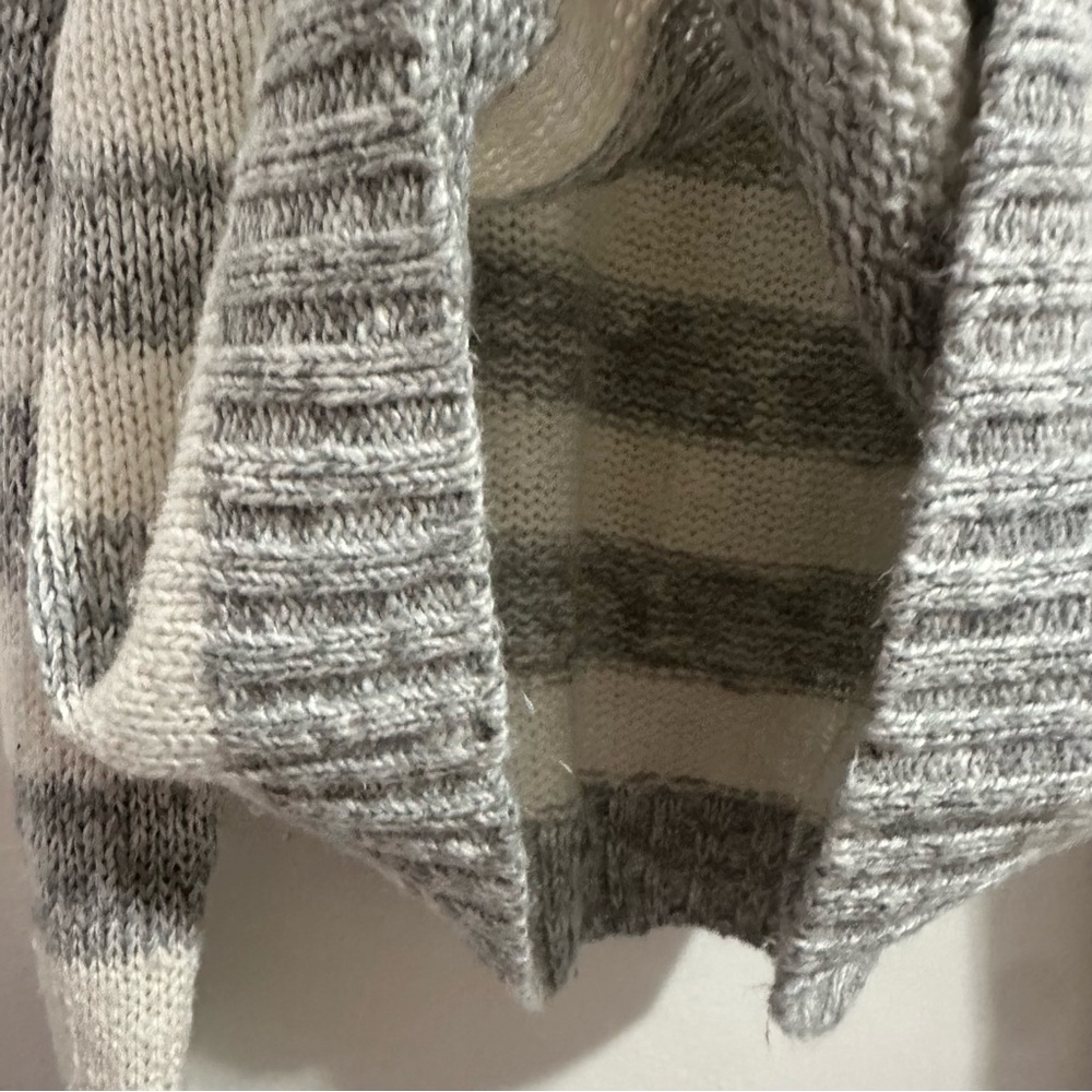 ABERCROMBIE & FITCH Womens Buttery Soft Striped Gray & White Sweater Size M - Picture 8 of 13